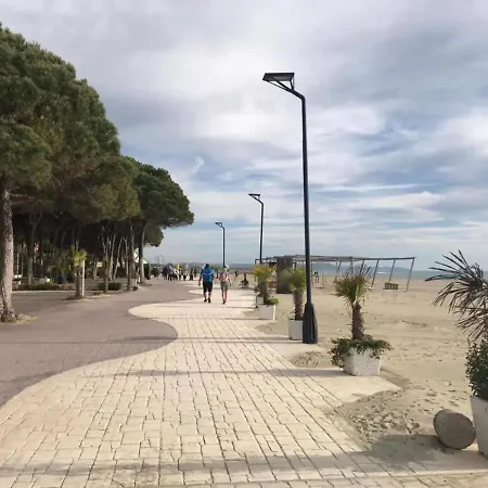 Modern & Homely Beach With Seaview Wifi - Aircon Apartment