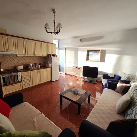 Apartment Modern & Homely Beach With Seaview Wifi - Aircon